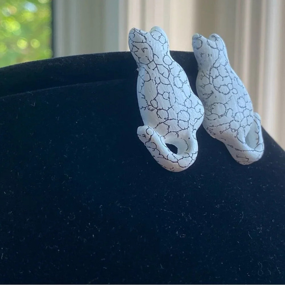 Crackle Cat Earnings Perched - Picture 3 of 8